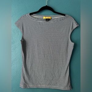 St. John pinstripe navy white cap sleeve top size Medium